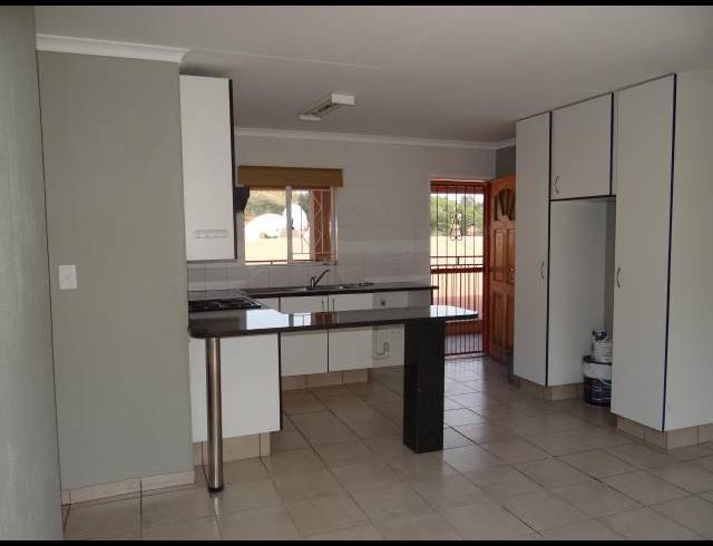 2 BEDROOM PROPERTY TO RENT IN HELDERKRUIN